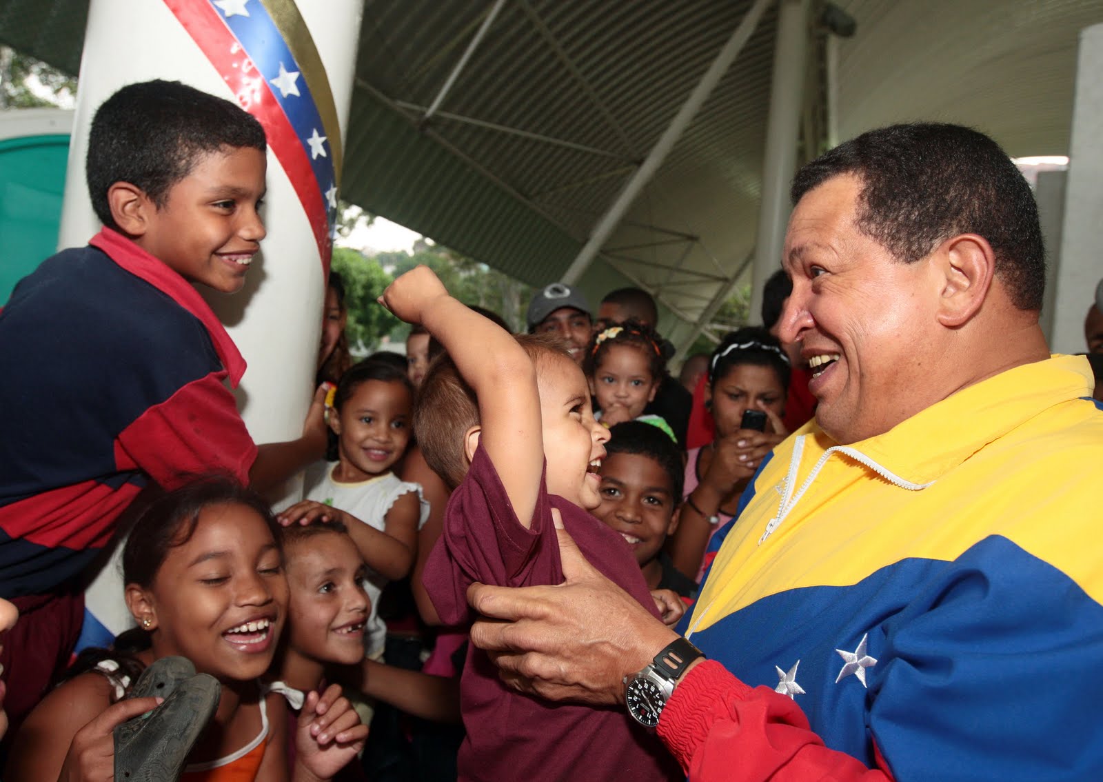 Chávez y los niños Chávez y los niños