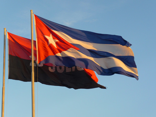 banderas 26 de julio y cubana