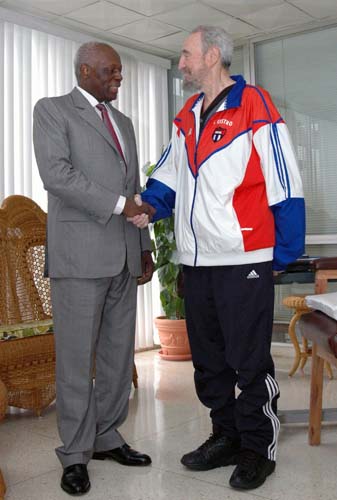 Fidel Castro y José Eduardo dos Santos