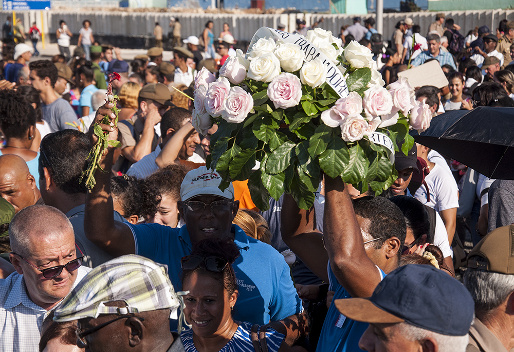 El pueblo rinde homenaje a Camilo Cienfuegos El pueblo rinde homenaje a Camilo Cienfuegos