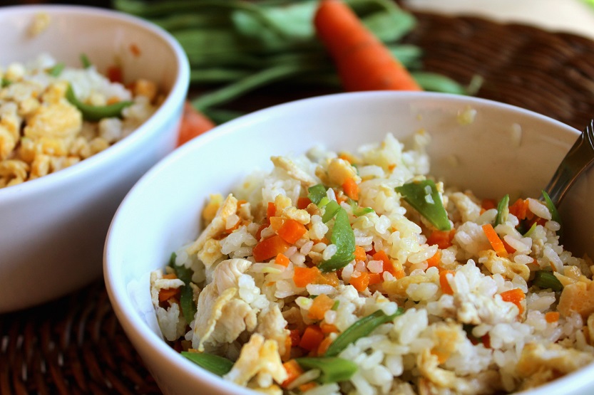 Verduras con arroz blanco y pollo