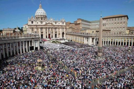 Celebración 10 años del Papa Francisco Celebración en la Plaza San Pedro los 10 años del Papa Francisco