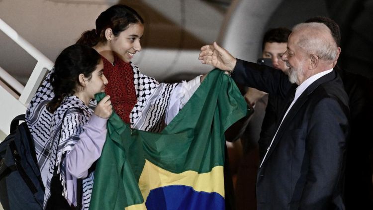 Luis Inacio Lula junto a dos israelitas Luis Inacio Lula junto a dos israelitas