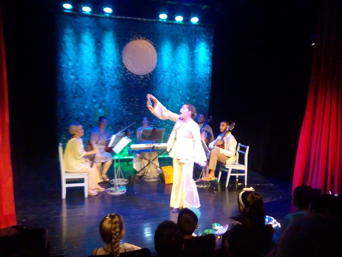 Todo está cantando en la vida Todo está cantando en la vida