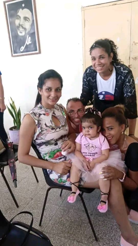 NIÑA-FAMILIA NIÑA-FAMILIA