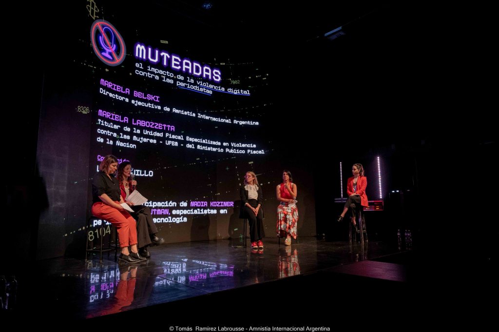 “Muteadas”: Seis de cada diez mujeres periodistas en Argentina sufren violencia en redes “Muteadas”: Seis de cada diez mujeres periodistas en Argentina sufren violencia en redes