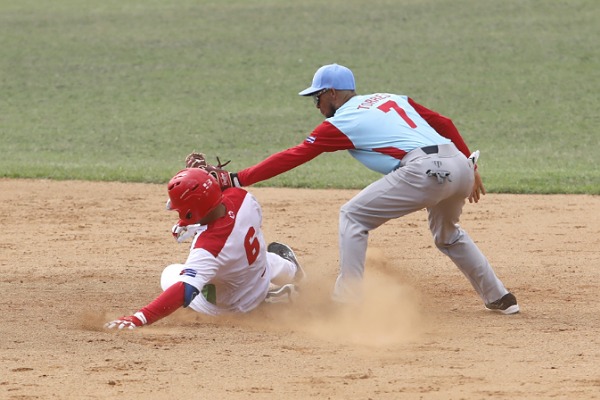 Leones y Alazanes repiten triunfos en Liga Élite del Beisbol Cubano 