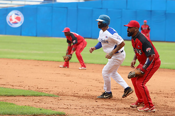 Clásico Industriales-Santiago destaca en Liga Élite de Beisbol