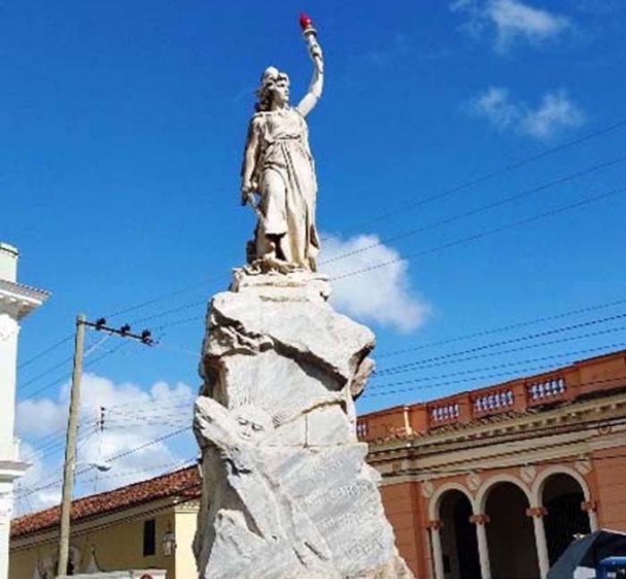 Un grito por encima de los tejados rojos de Remedios