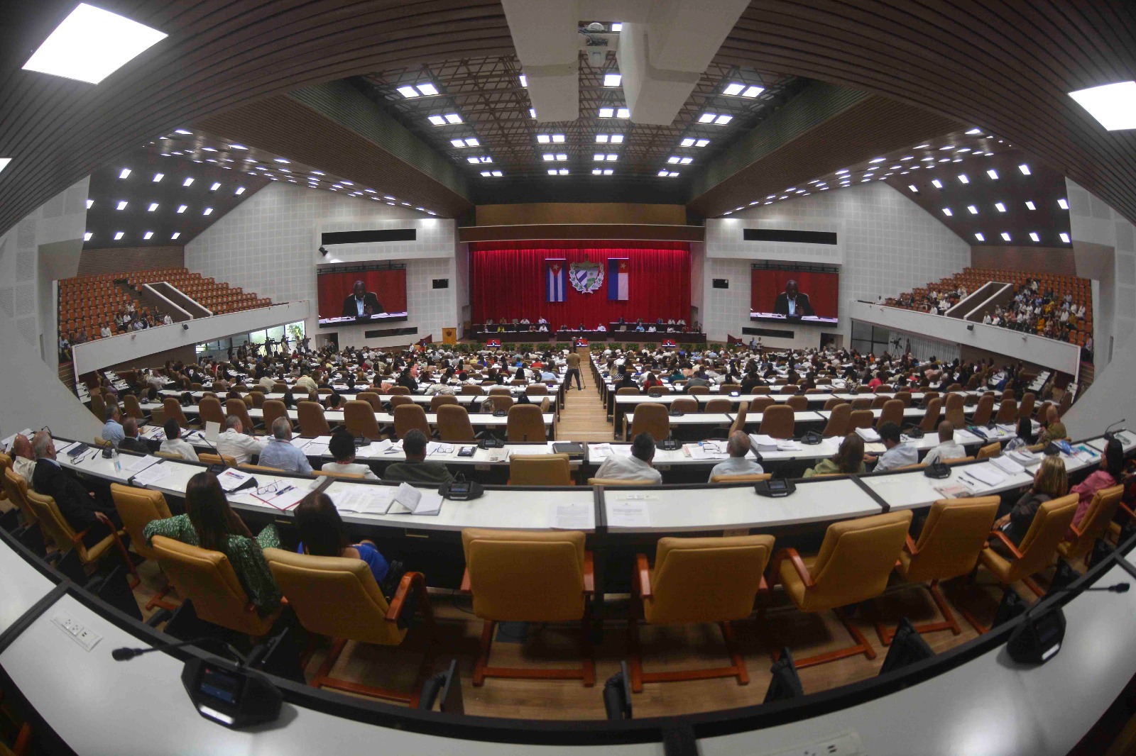 Continuidad de las comisiones a la Asamblea