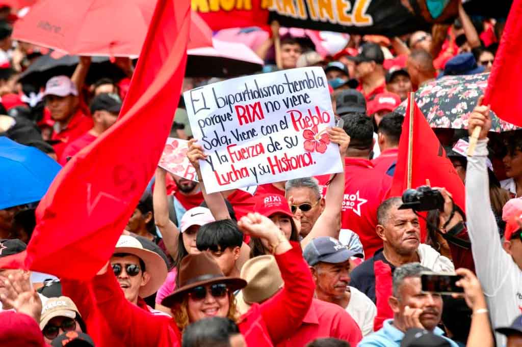 Movilización masiva en la ciudad de San Pedro Sula respalda la candidatura de Rixi Moncada. Foto: Tomada de Prensa Latina