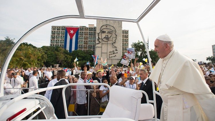 El papa Francisco en la Plaza de la Revolución de La Habana. Foto: Tomada del periódico Granma