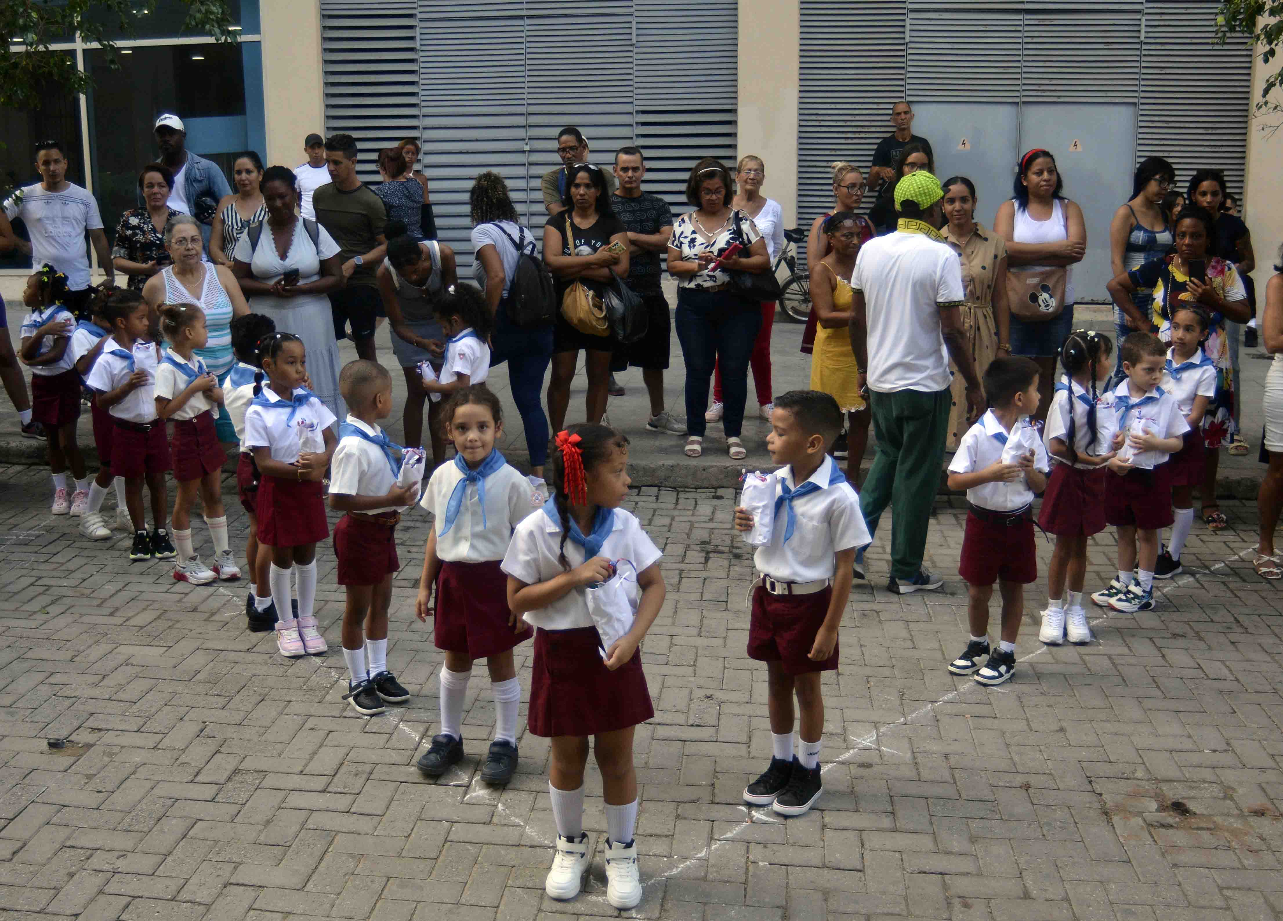 Alumnos de primer grado se convierten en pioneros