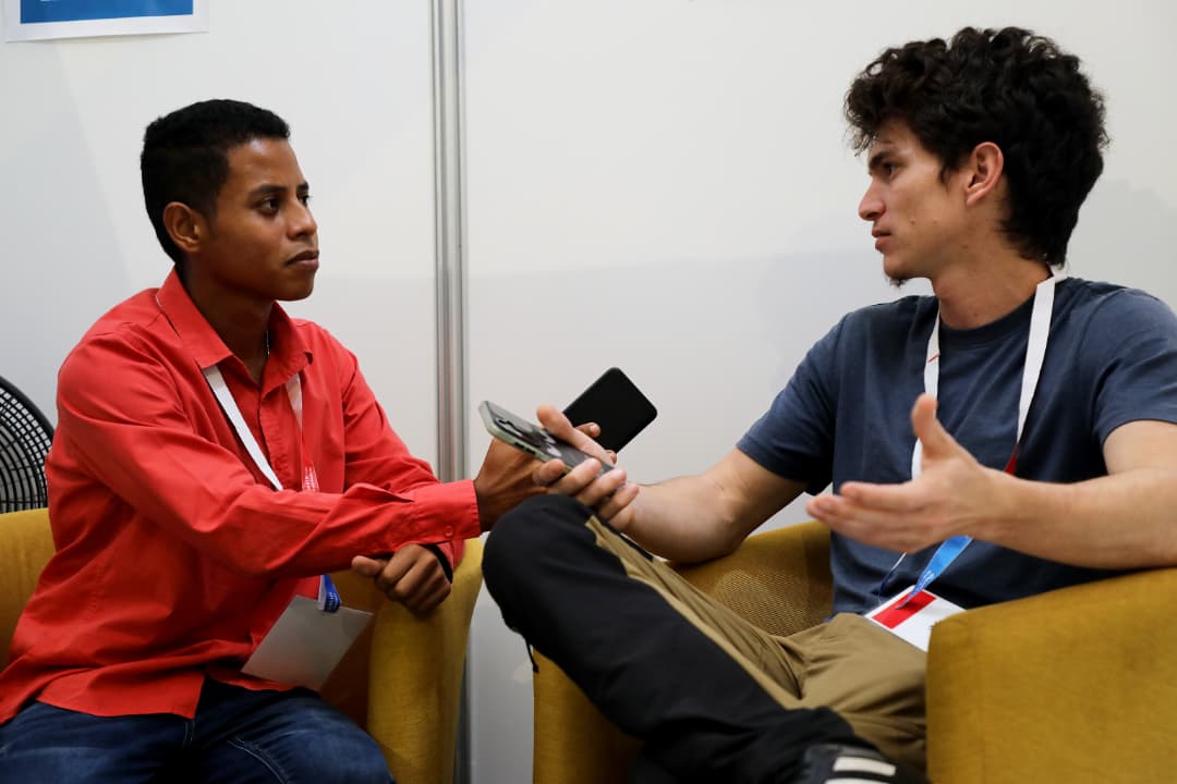 Conversamos con Mario Ernesto Almeida Bacallao, autor del blog KaraZusia de la revista digital Cubahora. Foto: Jessica Sosa (Cubahora) Conversamos con Mario Ernesto Almeida Bacallao, autor del blog KaraZusia de la revista digital Cubahora. Foto: Jessica Sosa (Cubahora)