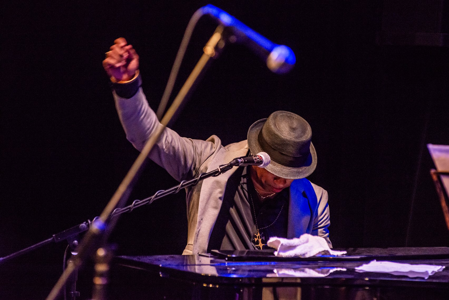 Olokun dio permiso a una quena y un piano.