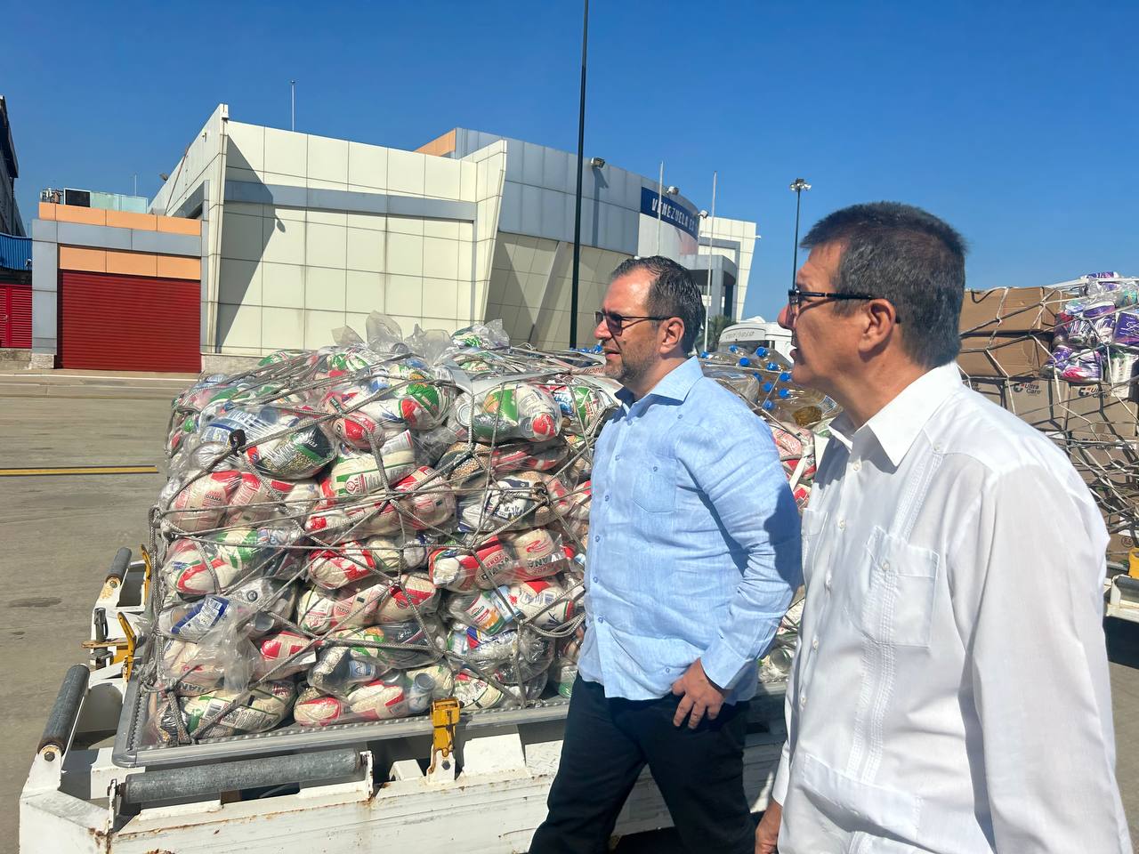 Venezuela envía 26 toneladas de ayuda humanitaria a Cuba Venezuela envía 26 toneladas de ayuda humanitaria a Cuba