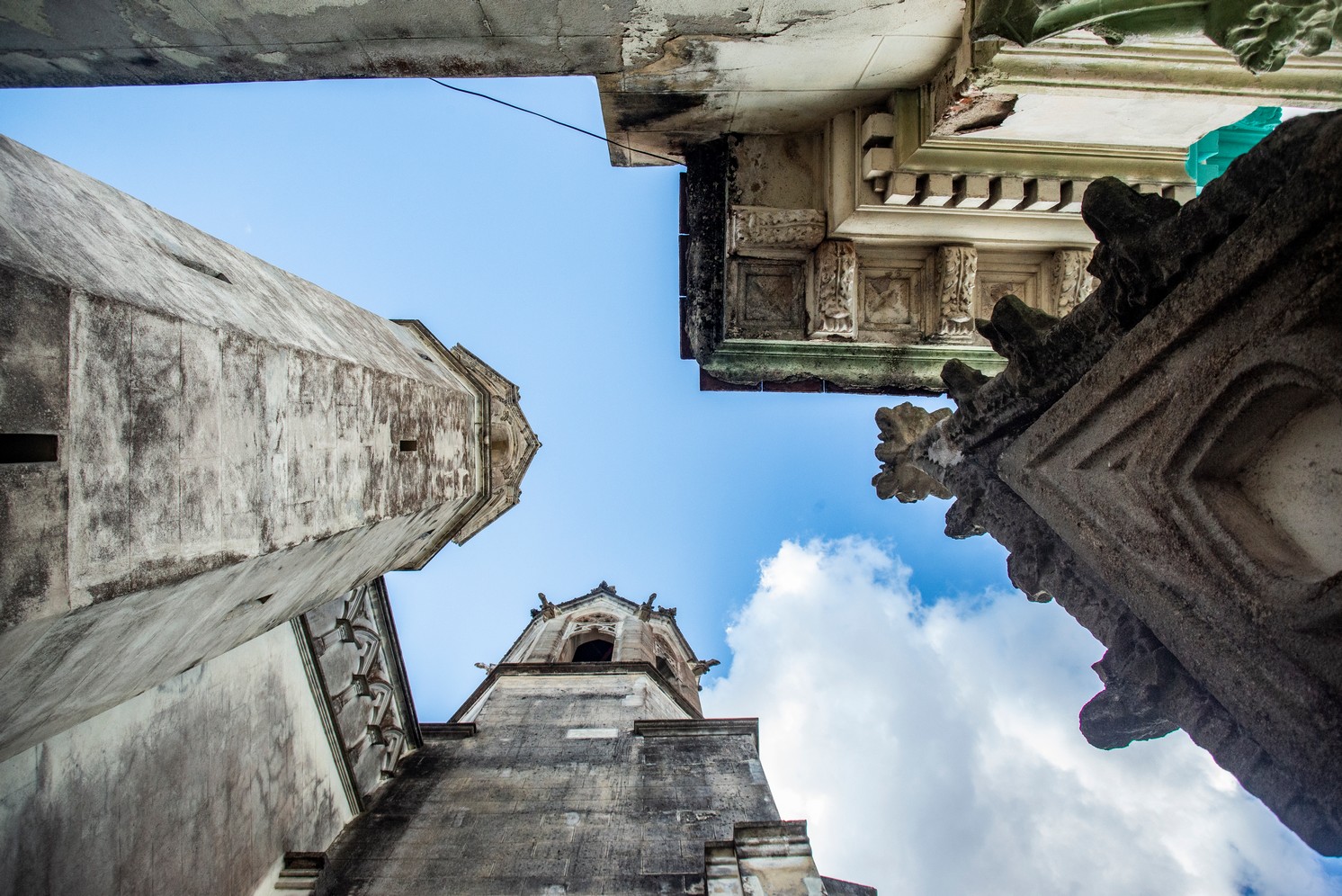 Hacia arriba, la ciudad te observa.